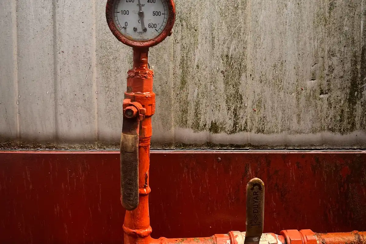 A pressure gauge on red air piping