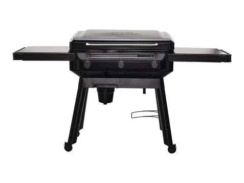 Product photo of the Traeger Flatrock 3-Zone Griddle